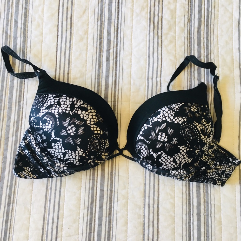 Victoria Secret Bombshell Plunge Push-up Bra